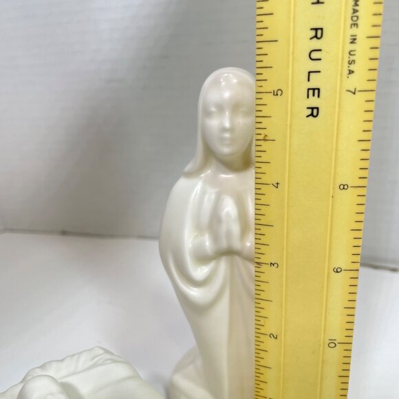 Vintage 1966 White Porcelain Nativity Figurines Featuring Mary & Baby Jesus - Picture 9 of 11